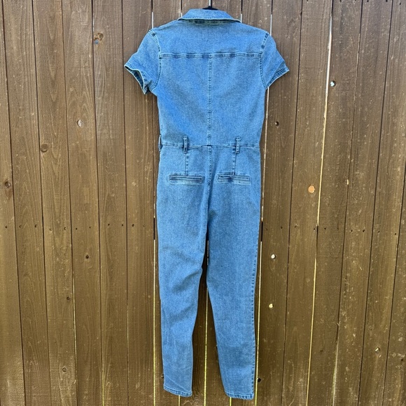Guess Denim Jumpsuit Short Sleeve Button Front Size S Stretchy - Picture 3 of 8